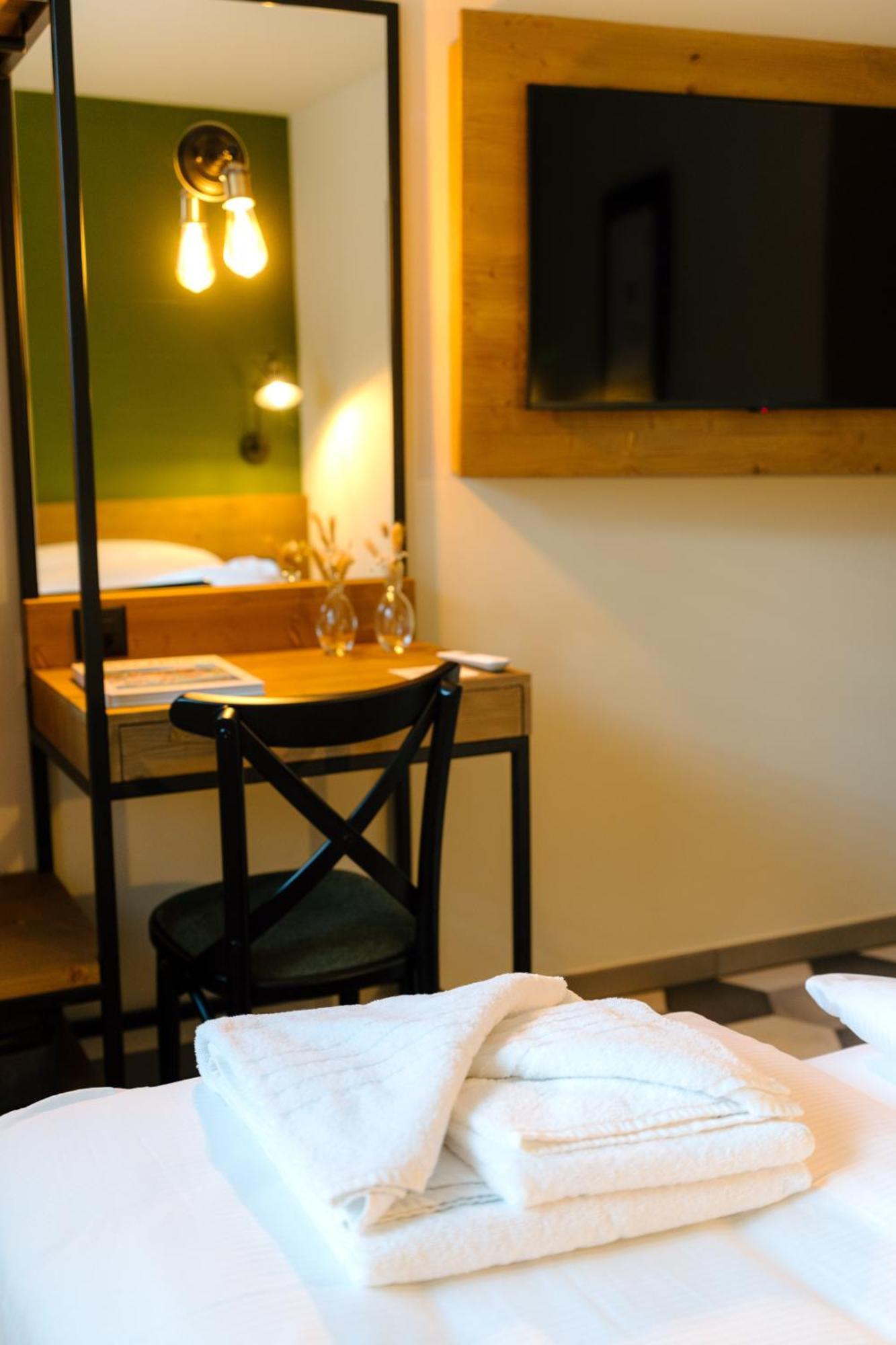 Seven Town House Boutique Hotel Locarno Exterior photo