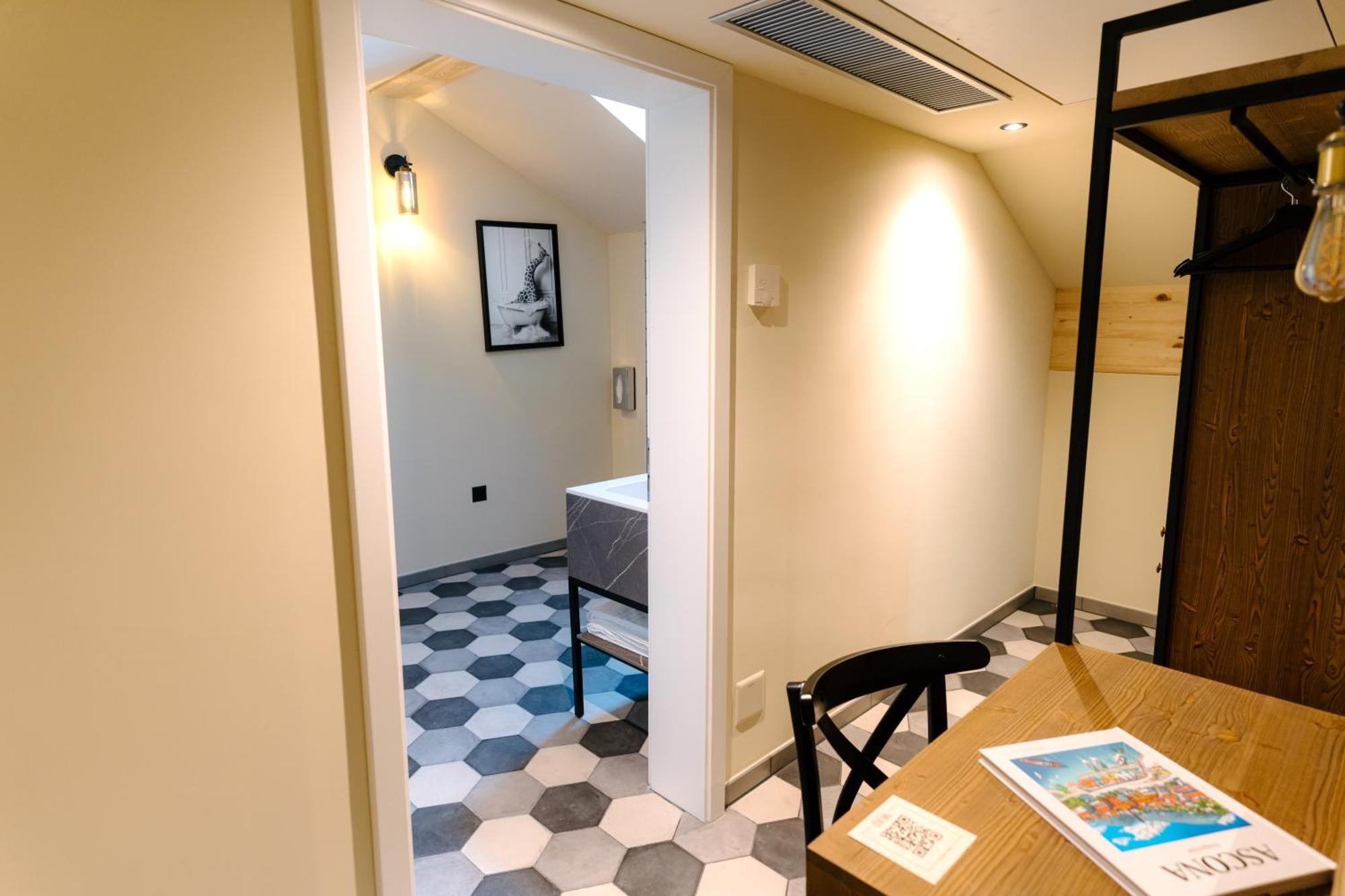 Seven Town House Boutique Hotel Locarno Exterior photo